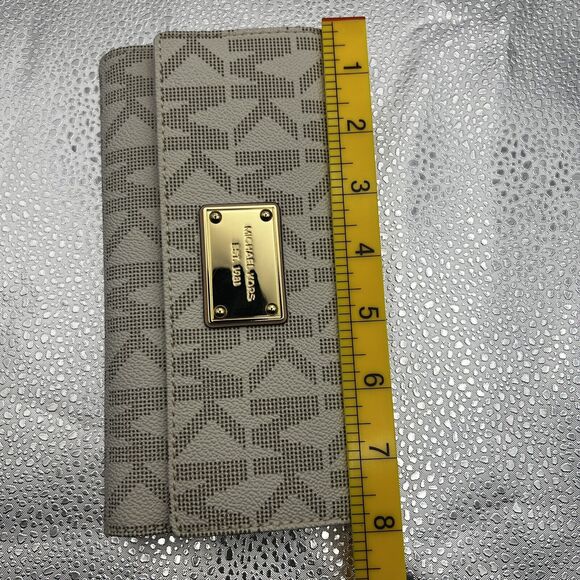 Michael Kors Vanilla Signature Jet Set Leather Wallet Checkbook - Gently Used - Picture 15 of 16